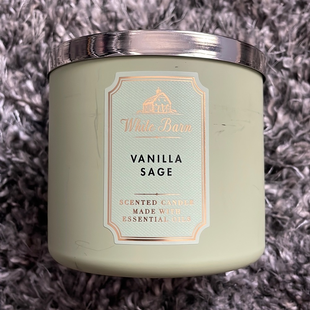 White barn vanilla sage candle